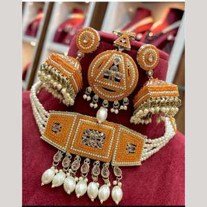 10581396BLU Ensemble de collier ras du cou en cristal et perles plaqué or Ensembles de bijoux fins - Product Image 1