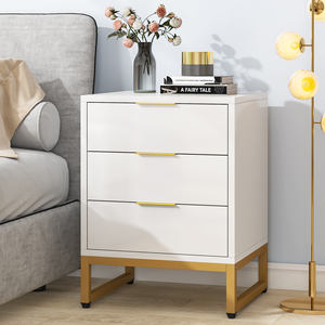 Tables <span class=keywords><strong>de</strong></span> <span class=keywords><strong>chevet</strong></span> et tables <span class=keywords><strong>de</strong></span> nuit modernes blanches avec cadre en métal doré, design minimaliste, dessus en bois à 3 tiroirs, rangement pour appartement et chambre - Product Image 1