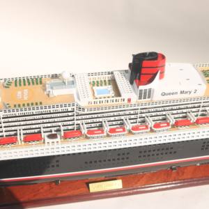 EDICIÓN ESPECIAL - Maqueta de Barco Transatlántico de Madera QUEEN MARY 2 - Hecho a Mano, Listo para Instalación R/C, Personalizable - Product Image 4