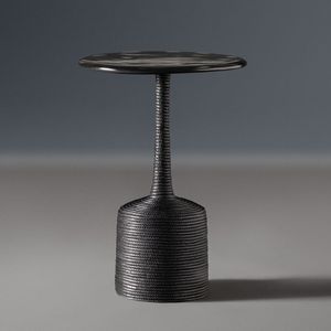 Mesa auxiliar de metal de exquisita elaboración que realza el aspecto general de residencias sofisticadas - Product Image 4