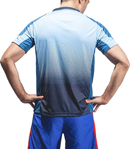 เสื้อฟุตบอลคอกว้างแขนสั้นผู้ชายคุณภาพสูง ผ้าตาข่ายไล่เฉดสี ระบายเหงื่อได้ดี ทรงแอธเลติก เหมาะกับทุกฤดูกาล พิมพ์ลายแบบซับลิเมชั่น - Product Image 2