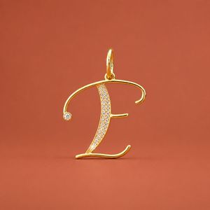 Colgante de letra inicial cursiva personalizada en moissanita con corte redondo, regalo de cumpleaños para ella o él. - Product Image 1
