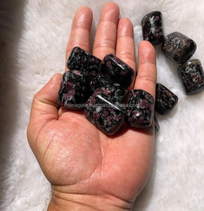 Matrice de spinelle polie à la main de haute qualité pierre dégringolée sculptée pierre naturelle pierres Feng Shui pierres semi-précieuses artisanat - Product Image 2