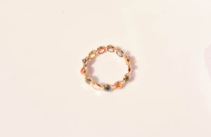 Anillo de eternidad de zafiro multicolor natural en oro amarillo macizo de 18 quilates – Anillo con bisel de piedras preciosas de fantasía arcoíris, piedra de nacimiento de septiembre - Product Image 2