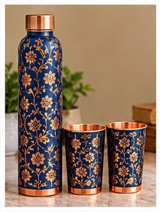 Bouteille d'eau en cuivre imprimée artisanale avec deux tasses, motif lotus oriental, ensemble de vaisselle portable pour les voyages - Product Image 2