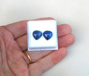 Paire de cabochons en quartz mystique bleu, forme cœur, pierres précieuses naturelles, pour cadeaux, bijoux et artisanat - Product Image 2