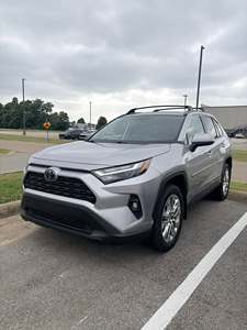 Toyota RAV4 XLE Premium d'occasion 2025 - Product Image 1
