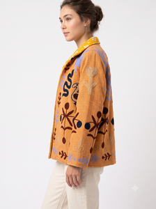 เสื้อแจ็คเก็ตหนาป้องกันลม ลายปักดอกไม้สไตล์โบฮีเมียน สีส้ม ผ้าฝ้าย TNT ลายซูซานี งานแฮนด์เมด คอจีน แขนยาว - Product Image 4