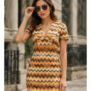 Robe longue d'été florale en velours pour femme, grande taille, courte, vente en gros |   Tenue décontractée sexy à manches courtes, coupe droite, confortable et légère - Product Image 4