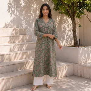 Kurti vert à imprimé floral pour femme, col en V, manches trois quarts, coupe droite, tunique longue ethnique, tenue décontractée traditionnelle pour tous les jours - Product Image 1