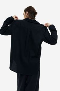 เสื้อเชิ้ตแขนยาวสีดำล้วน ผ้าฝ้าย 100% สไตล์ลำลอง ทรงปกติ ลายทางเล็กชายเสื้อไม่สม่ำเสมอ สำหรับผู้หญิง - Product Image 4