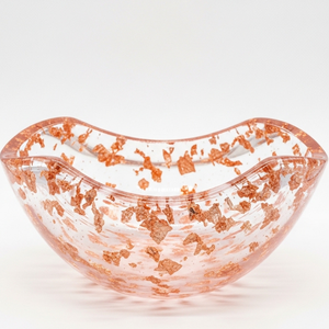 Bol décoratif en résine rose artisanal de luxe, centre de table sculptural moderne et brillant - Product Image 4