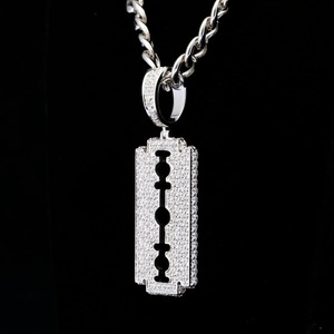 Bijoux Hip Hop fascinants, pendentif lame de rasoir à double tranchant en diamants Moissanite tendance pour hommes et femmes - Product Image 4