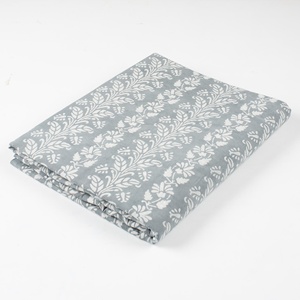 Tela Kashish de Algodón Suave con Estampado Floral, Diseño Floral Ideal para Ropa Infantil, Confección de Vestidos y Proyectos de Manualidades - Product Image 1