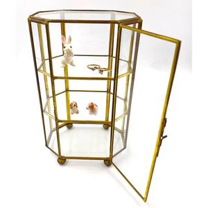 Caja de vidrio transparente de diseño moderno que te ayuda a coordinar conjuntos rápidamente al mantener todas las piezas visibles - Product Image 1