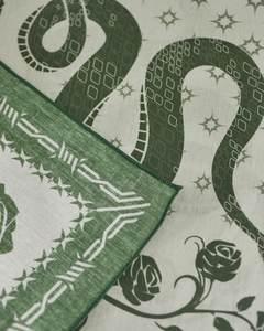 Écharpes en Soie Carrées Personnalisées avec Logo Imprimé, Foulards Bandana en Satin de Soie à Pois, Unis ou à Carreaux, Vente en Gros - Product Image 2