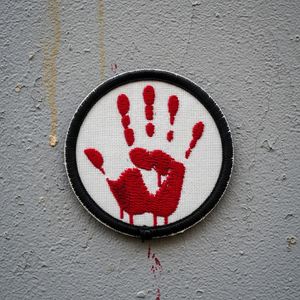 Parche Termoadhesivo Personalizado de Cuernos de Diablo Negros, Insignia Circular Bordada a Máquina, Aplique de Cabeza de Demonio Punk Gótico para Chaquetas y Ropa - Product Image 6