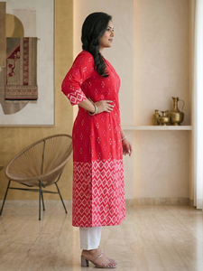 Kurta de Maternidad con Estampado Ikat Rojo, Cuello Mandarín, Mangas Tres Cuartos, Cómoda para Usar, Conjunto de Kurti para Mujer - Product Image 3