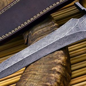 Cuchillo de Colección de Acero de Damasco Forjado a Mano con Mango de Madera de Olivo Natural - Product Image 4