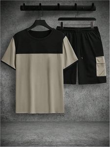 ชุดเซ็ตเสื้อยืดแขนสั้นคอปกสีตัดต่อ 2 ชิ้น พร้อมกางเกงขาสั้นคาร์โก้กระเป๋าปะ สำหรับผู้ชาย - Product Image 3