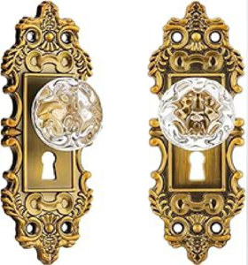 Elegante juego de puertas de latón pulido que incluye pomos redondos clásicos y un cerrojo a juego, disponible a precios de mayorista. - Product Image 2