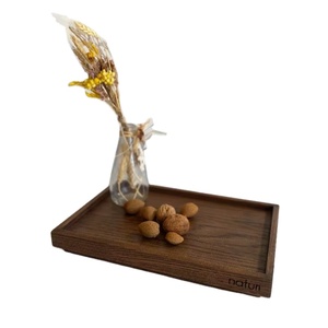 Plateau de service en bois de manguier de forme organique avec gravure de flocon de neige, plateau rustique décoratif en bois pour les collations et les desserts de Noël - Product Image 1