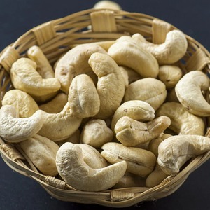Anacardos Enteros Frescos, Crudos, Tostados y Salados, Disponibles en Envases a Granel para Marcas de Snacks, Fabricantes de Alimentos y Venta al por Mayor Global - Product Image 3