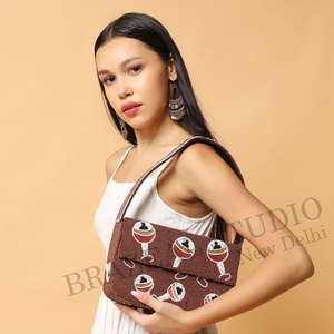 Nuevo Bolso de Mano de Diseño para Mujer, con Cuentas y Patrón Geométrico, de un Solo Hombro, para Novia, con Logotipo Personalizado, de Satén y Poliéster, a la Moda - Product Image 1