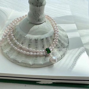 Collar de Doble Capa de Alta Calidad con Perlas de Agua Dulce y Circonita Verde, Simple, Moderno, Lujoso y con un Toque de Elegancia - Product Image 2