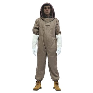 Combinaison fiable pour la récolte du miel avec voile de protection pour apiculteurs exerçant des travaux d'entretien des ruches et des activités agricoles en extérieur - Product Image 2