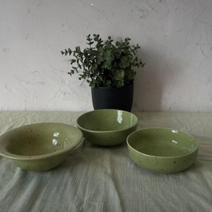 Tazón de Cerámica Color Verde Salvia con Diseño Moteado, Perfil Profundo Contemporáneo, Acabado de Esmalte Liso, Apto para Alimentos, Construcción Resistente, Ideal para Sopas y Ensaladas - Product Image 5