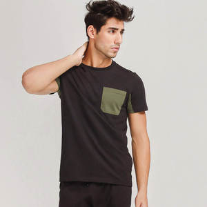 T-shirt en coton blanc pour homme avec poche grise, manches courtes, coupe classique, col rond, tissu jersey décontracté - Product Image 5