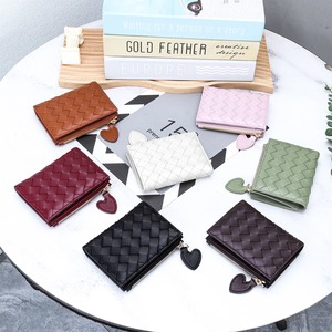 Ando Bag Portefeuille court en cuir tissé en peau de mouton véritable pour femme avec poche à monnaie zippée et emplacements pour cartes - Product Image 2