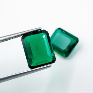 พลอยมรกตเพาะเลี้ยงคู่: รูปทรงคุชชั่นสีเขียว 5 กะรัต, ขนาด 10x8 มม. - Product Image 2