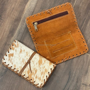 Produits les plus vendus Pochette à tabac en cuir de vachette roulant 100% Étui à cigarettes en cuir véritable fabriqué à la main Hair On Hide Tobacco Wallet - Product Image 6