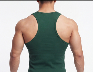 Camiseta sin mangas para hombre, 100% poliéster, ligera, transpirable, estampada, con hombros descubiertos, para gimnasio y fitness. - Product Image 5