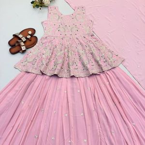 Conjunto de Top Corto y Lehenga de Seda Sintética Georgette Premium con Dupatta Bordada, Ropa Étnica de Diseñador para Mujer, Sin Mangas, para Fiesta - Product Image 5