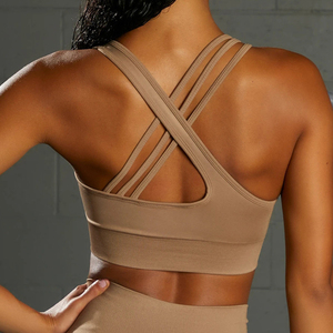 Soutien-gorge de sport gris clair pour femme avec coussinets intégrés, tissu jersey respirant, maintien moyen, conception sans coutures, lavable en machine - Product Image 6