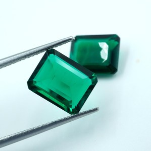พลอยมรกตเพาะเลี้ยงคู่: รูปทรงคุชชั่นสีเขียว 5 กะรัต, ขนาด 10x8 มม. - Product Image 6