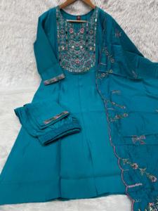 Ensemble Kurti brodé bleu sarcelle longueur ras du sol avec dupatta, tenue décontractée traditionnelle indienne et pakistanaise pour femme, coupe régulière, en viscose pure Mango - Product Image 1