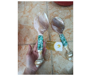 Cuchara de Concha Marina de Alta Gama para Servicio Profesional de Caviar en Restaurantes de Lujo - Product Image 4