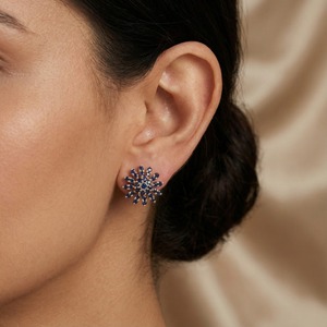 Boucles d'oreilles clous artificielles florales les plus vendues avec pierres étincelantes – Bijoux élégants et tendance pour femme, à porter au quotidien ou en soirée - Product Image 5