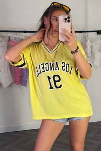 เสื้อเจอร์ซีย์กีฬาคอวีทรงโอเวอร์ไซส์สำหรับผู้หญิง สไตล์สตรีทแวร์ฤดูร้อน แขนสั้น ทรงหลวม รับผลิตแบบ OEM ODM ขายส่ง - Product Image 4