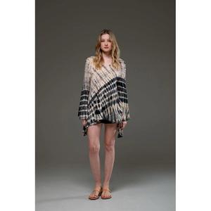 ชุดเดรสผู้หญิงทรงหลวมสไตล์โบฮีเมียน แขนทรงปีกค้างคาว ลายมัดย้อม ขนาดโอเวอร์ไซส์ เหมาะสำหรับใส่ไปเที่ยวทะเลในช่วงฤดูร้อน - Product Image 1