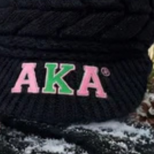 Gorro de invierno de punto trenzado negro AKA con letras bordadas en rosa y verde, suave y cálido, para mujer, color negro - Product Image 4
