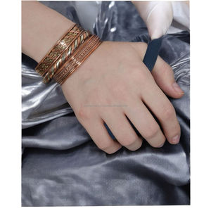 Brazalete Magnético de Acero Inoxidable y Cobre de Estilo Clásico, Geométrico y Moderno, con Broche de Latón, para Regalo de Enamorados, para Uso Terapéutico - Product Image 3