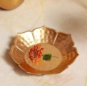 Bol Urli en métal durable, style antique, pour Diya flottant et fleurs, idéal pour la décoration des temples - Product Image 4