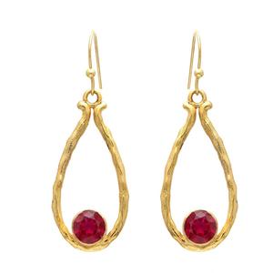 Pendientes de latón chapado en oro con rubíes, diseño moderno, forma de lágrima texturizada, para uso diario, con piedra preciosa rosa. - Product Image 1