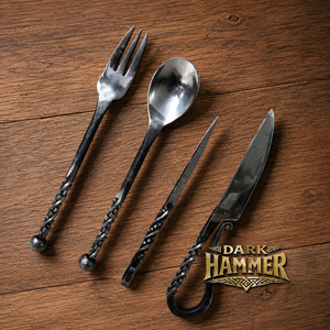 Ensemble de couverts de style médiéval forgés à la main, comprenant une cuillère, une fourchette, un couteau à dîner et un piqueur, vaisselle rustique de style Viking. - Product Image 3