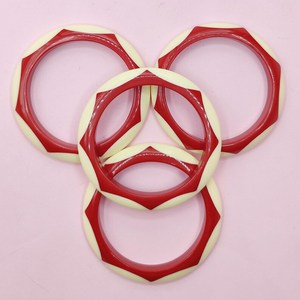 Bijoux en résine aux tendances modernes : Bracelets et breloques en résine pour femmes, accessoires de mode élégants, artisanat en résine stylé - Product Image 1